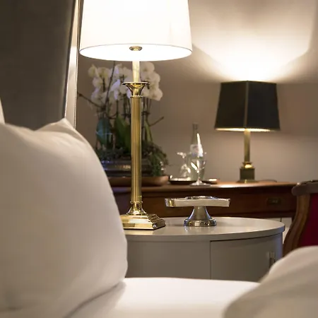 Otel Romantik Zur Glocke 2*
