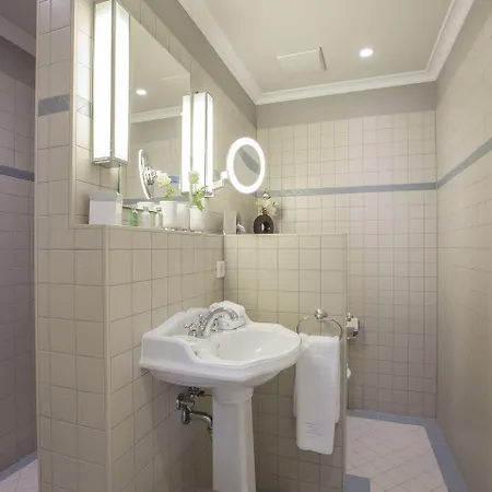 Romantik Zur Glocke Otel Trier