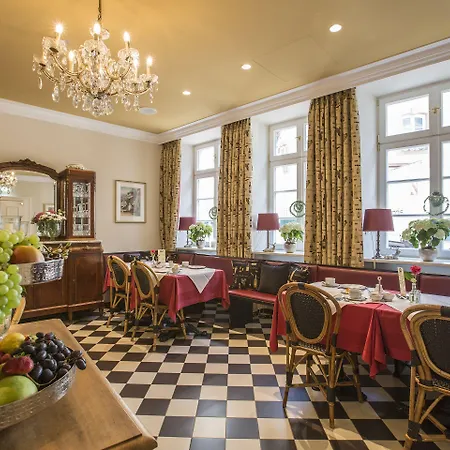 Romantik Zur Glocke Otel