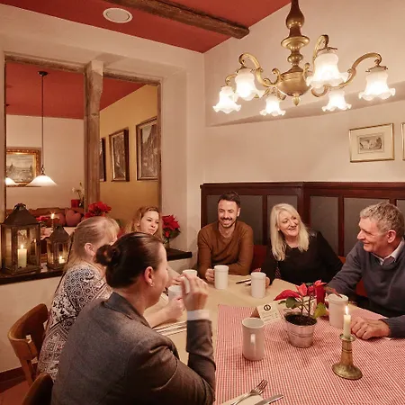 Romantik Zur Glocke فندق 2*