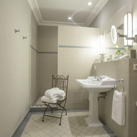 Otel Romantik Zur Glocke Trier