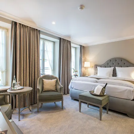 Romantik Zur Glocke Otel
