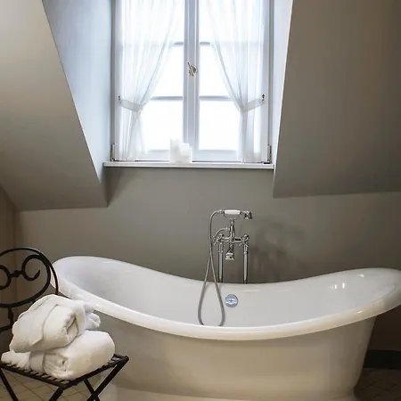 Romantik Zur Glocke 2* ترير