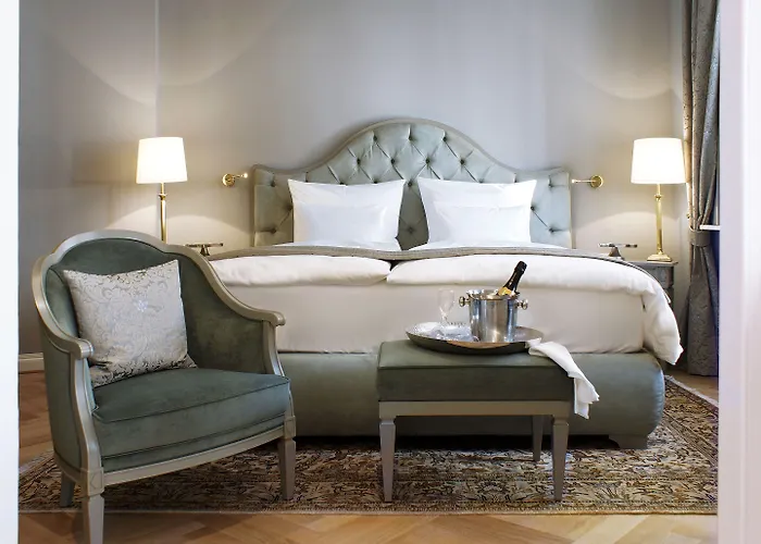 Romantik Zur Glocke Hotel 2*